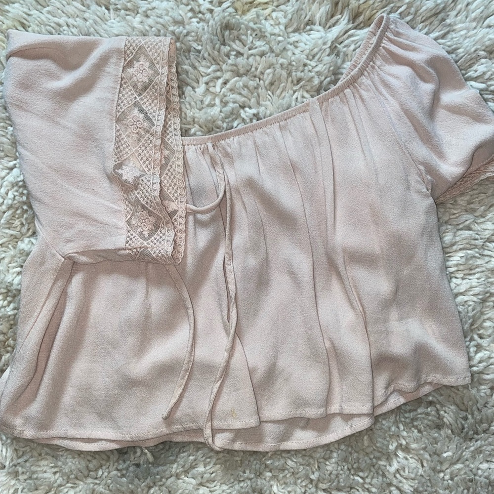 Flowy crop/ shoulder